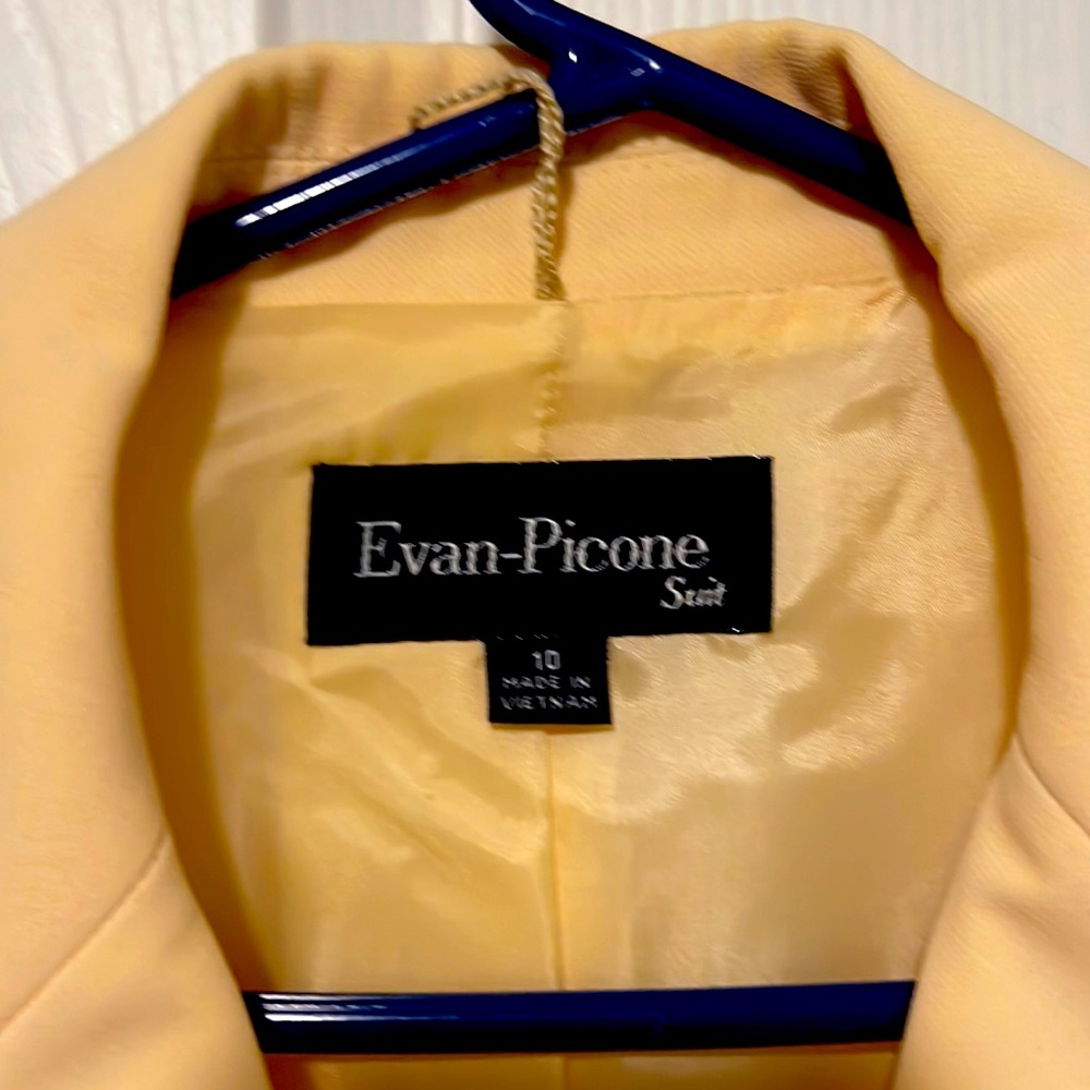 Spring Evan Picone Suit Jacket. Yellow with black accents. Women’s Size 10